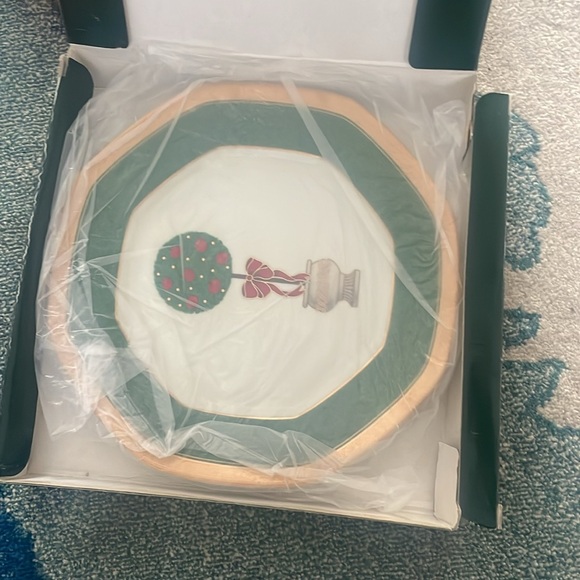 Mikasa Topiary Octagonal Plate with Green and Gold Band accents plates set of 2 - Picture 4 of 8